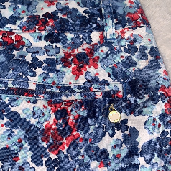 Crown & Ivy Blue and Red Floral Shorts 8 EUC Adjustable Waist - Picture 7 of 11